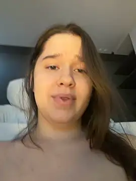 HornyGirlH live sex cam