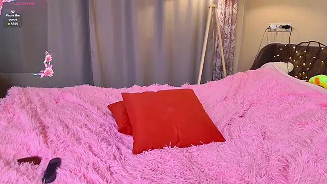 Mirellune live sex cam