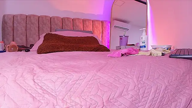 _linda_milk_'s cam snapshot