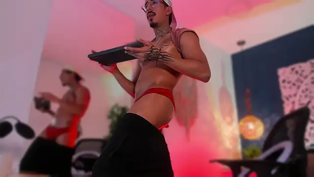 Donovan_Desmond's cam snapshot