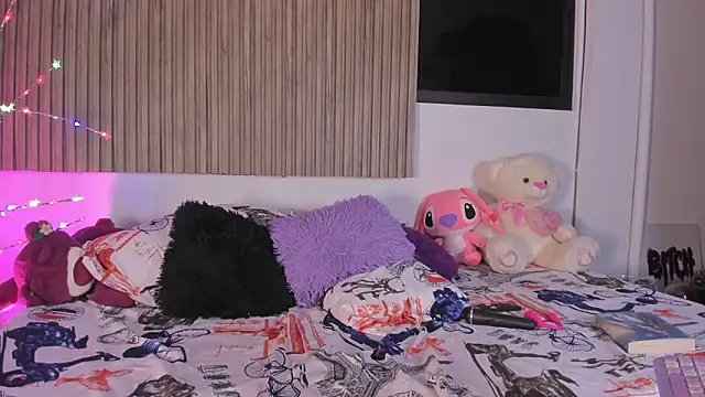 Hayley-Fox's cam snapshot