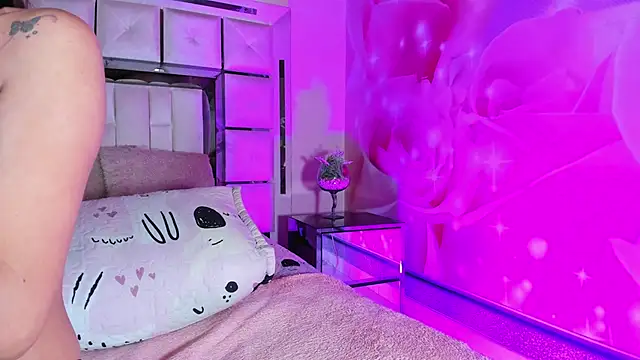 emili_clark's cam snapshot