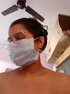 thanusi_2's cam snapshot