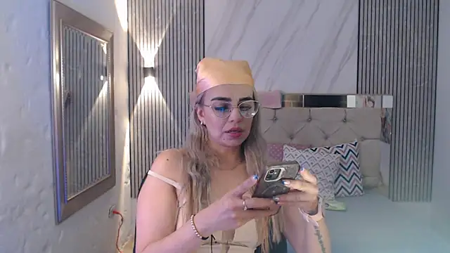 ashley__tylor's cam snapshot