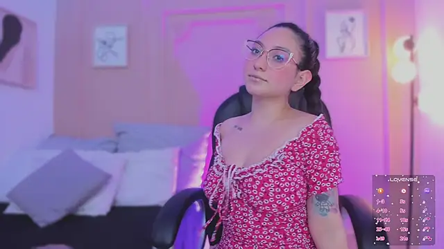 lucy_neil's cam snapshot