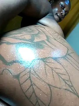 Hugemassivebootie live sex cam