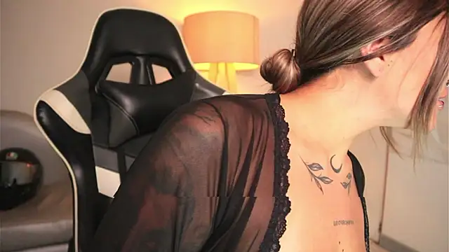 ashleyvalirya's cam snapshot