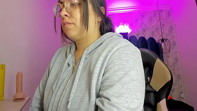 nalalye_cruzz_'s cam snapshot