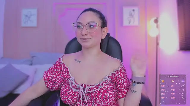 lucy_neil's cam snapshot