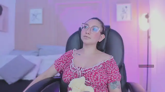 lucy_neil's cam snapshot