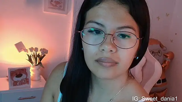 sweet_dania_'s cam snapshot