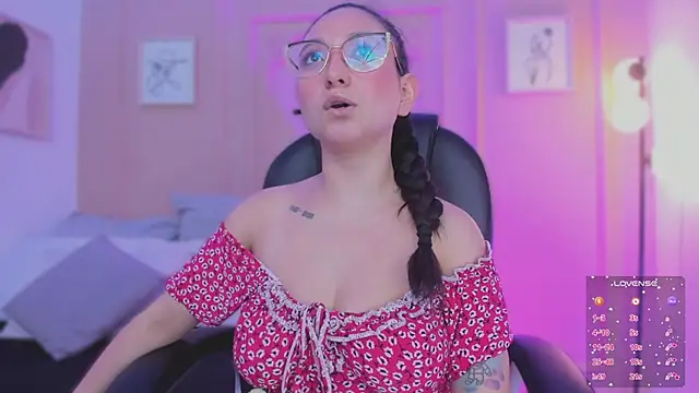 lucy_neil's cam snapshot