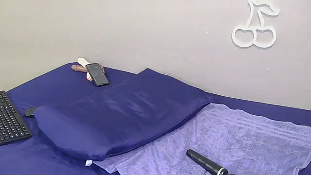 Serafynn's cam snapshot