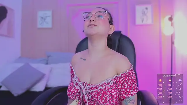 lucy_neil's cam snapshot