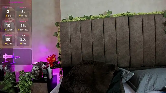 LanaMills_'s cam snapshot