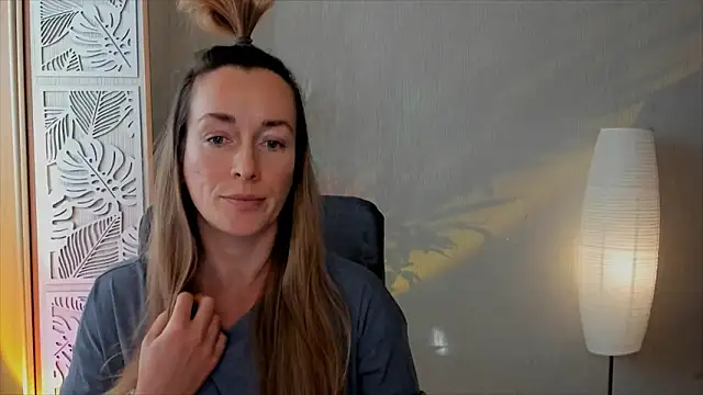 RebeccaMartinez live sex cam