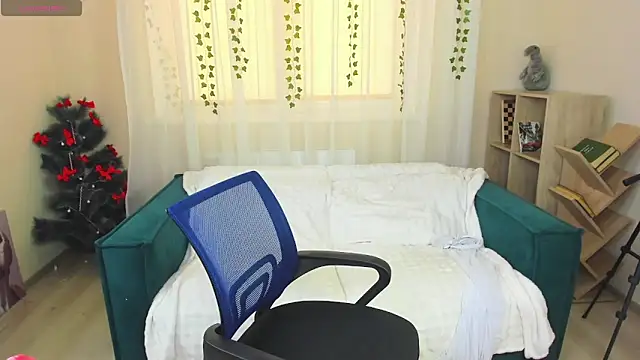 MonikaPinch_'s cam snapshot