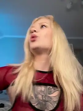 BlondeDoll_'s cam snapshot