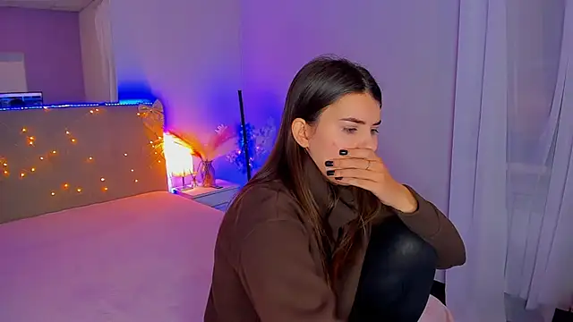 Laura_Leee's cam snapshot