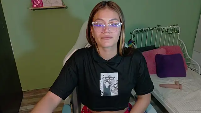 Emerald_Sparkles_'s cam snapshot