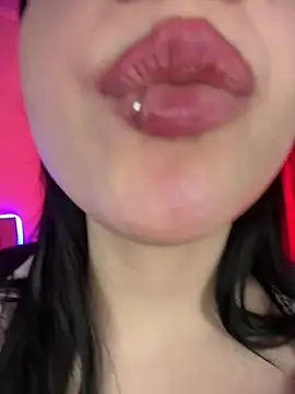 YourLittleDevil's cam snapshot