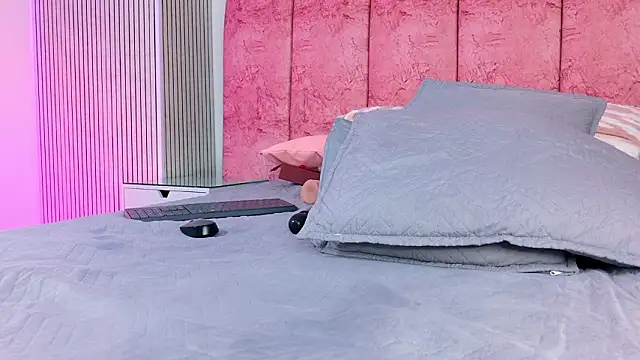 emmacurvy's cam snapshot