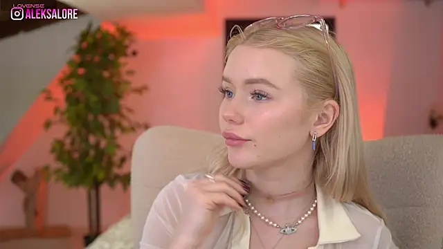 LexieLoree live sex cam