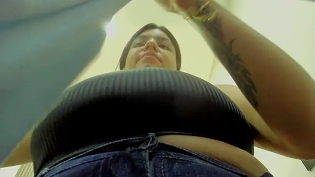 dania_miller_'s cam snapshot