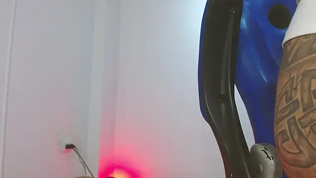 Joeysexx2 live sex cam