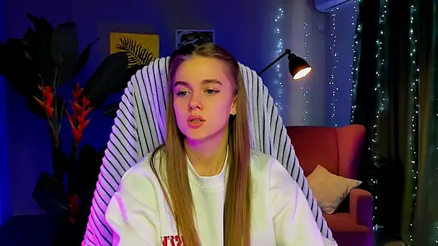 JuneWoods's cam snapshot