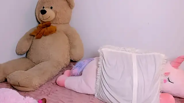 BritanyLin__'s cam snapshot