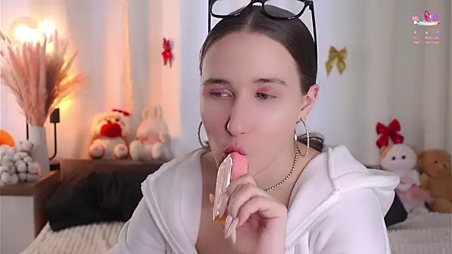 MaudAle's cam snapshot