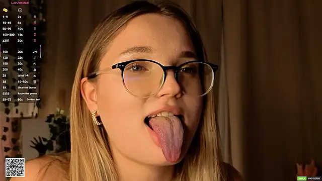 JulieLupo's cam snapshot