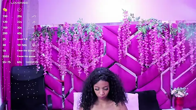 Lunaa_Brunettee's cam snapshot