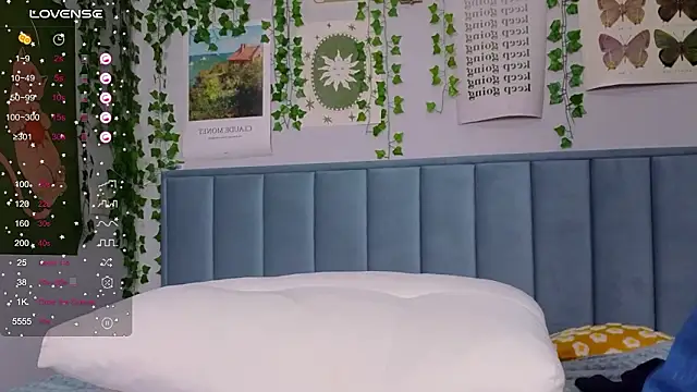 Fit_Brunette_'s cam snapshot