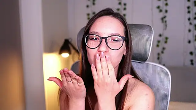 WhyEmmyCry's cam snapshot