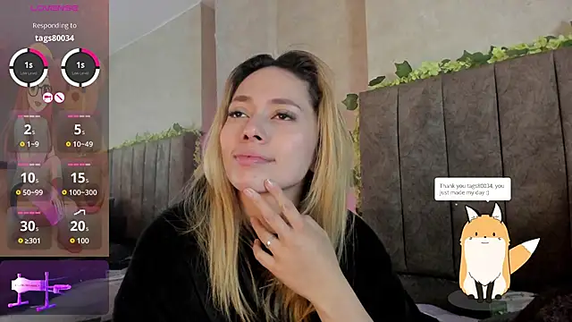 LanaMills_'s cam snapshot