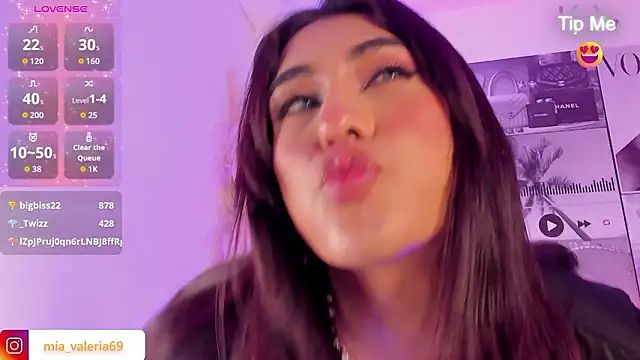 MiaCavallii_ live sex cam