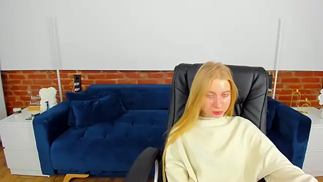 Alina_Blonde's cam snapshot