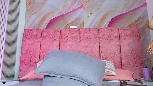 emmacurvy's cam snapshot