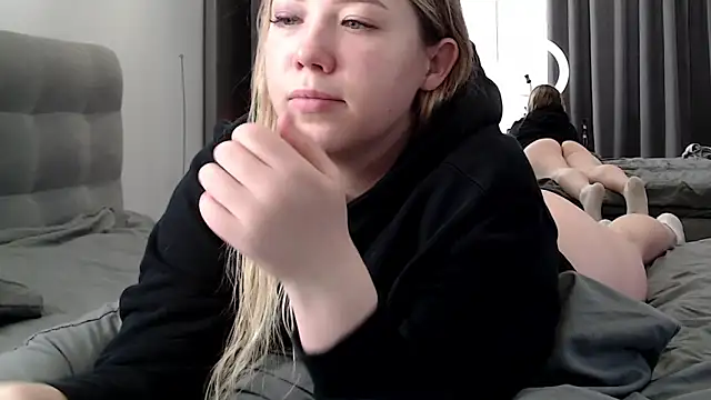 Embersweetbunny's cam snapshot