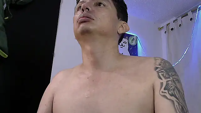 Eiocho122 live sex cam