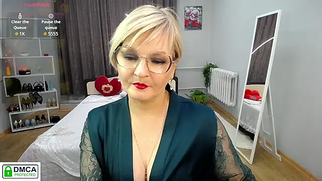 BlondeBrilliant7's cam snapshot