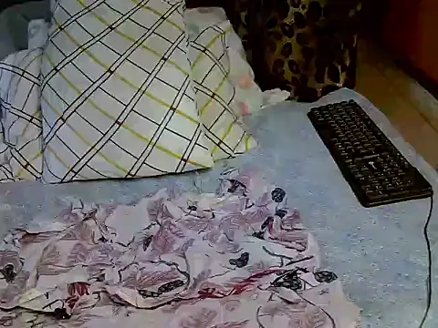 Queen_petite_'s cam snapshot