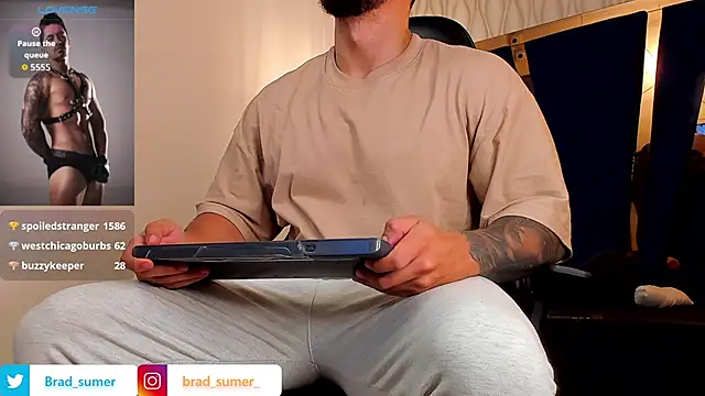 Brad_Summer live sex cam