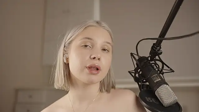 KessyPlaudis live sex cam