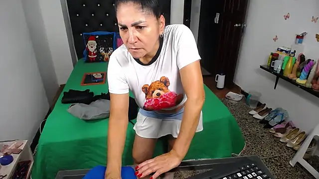 mature_bigboobs10's cam snapshot