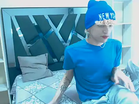 lucke_collins22's cam snapshot