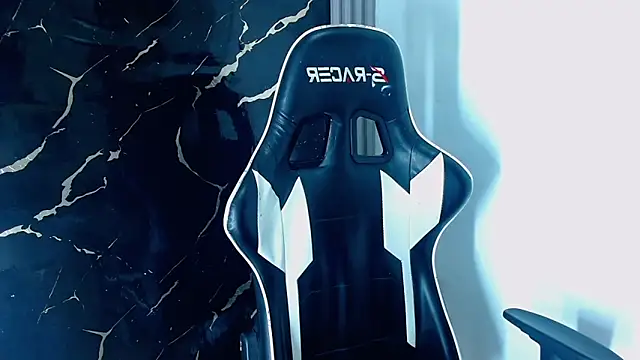 jamescurly00's cam snapshot