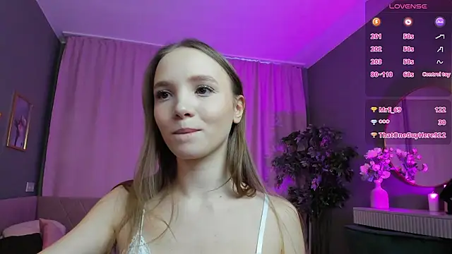 Adria_Arjona's cam snapshot